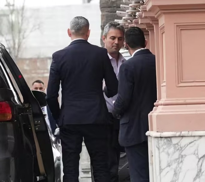 En medio de la derrota, Javier Milei convocó al gabinete en la Casa Rosada y se abren los interrogantes sobre los Menem y la estrategia electoral